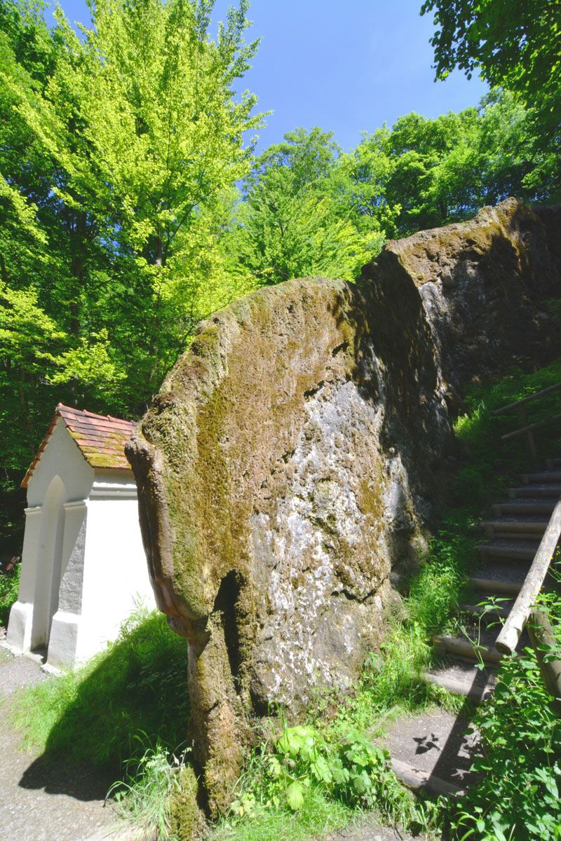 Wachsender Fels mit St. Johannes Kapelle