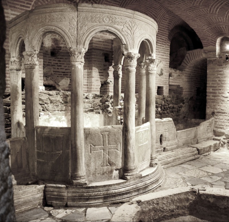 23 03 GR 6774 40.638649922.947284 Agios Demetrios hl. Brunnen in Krypta