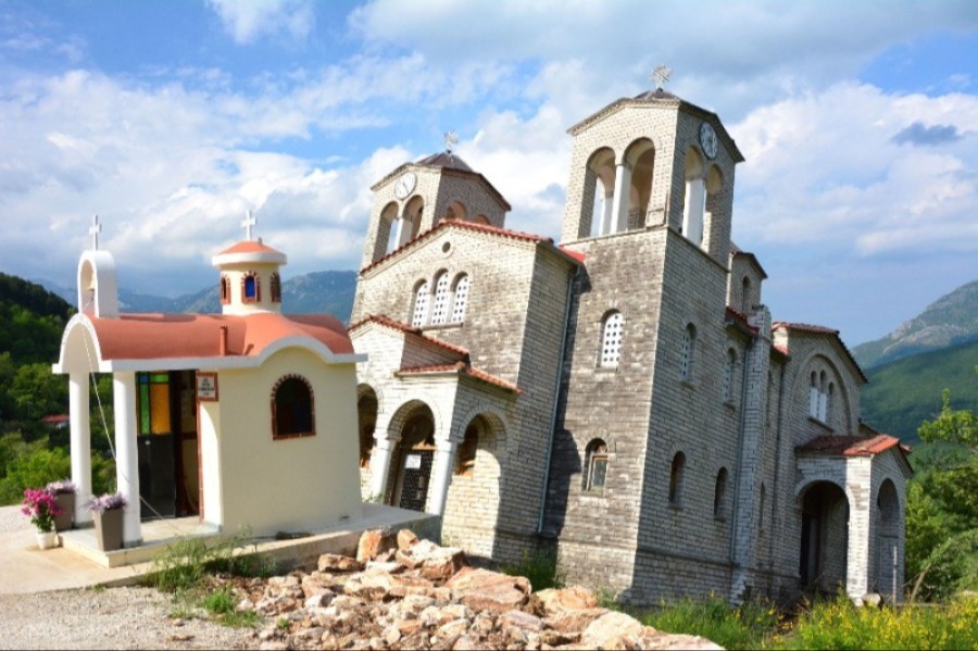 23 03 GR 8748 mittel 39.4186 21.5423